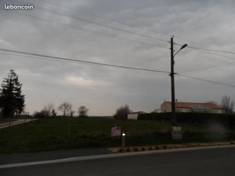 AUZAY - 1000 m2 - 30000euros