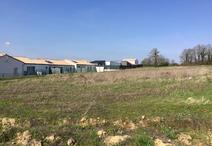 BEAULIEU-SOUS-LA-ROCHE - 358 m2 - 32200euros