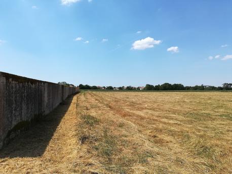 ECHILLAIS - 466 m2 - 50900euros