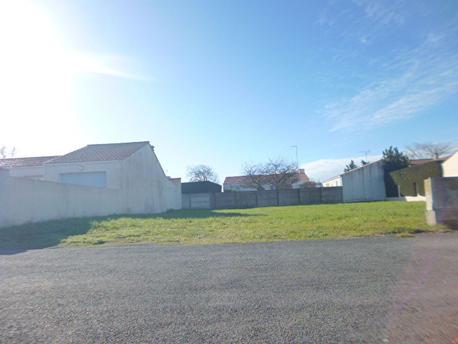 L'AIGUILLON-SUR-MER - 473 m2 - 64900euros