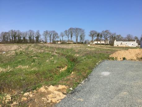 LA ROCHE-SUR-YON - 375 m2 - 54500euros