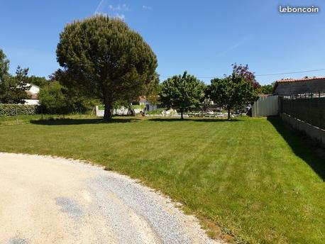 LA ROCHE-SUR-YON - 571 m2 - 53000euros