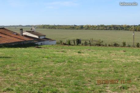 LAIROUX - 2846 m2 - 877euros