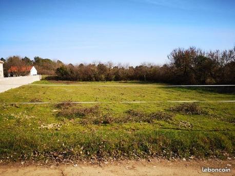 LAIROUX - 660 m2 - 29000euros