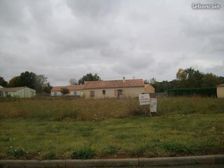 LE CHAMP-SAINT-PERE - 1000 m2 - 45000euros