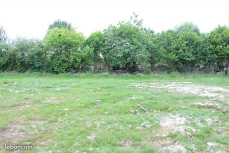 LES CLOUZEAUX - 640 m2 - 54400euros