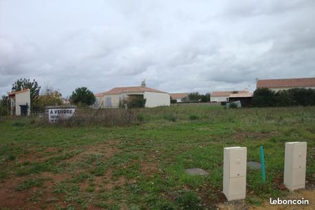 SAINT-DENIS-LA-CHEVASSE - 581 m2 - 35000euros