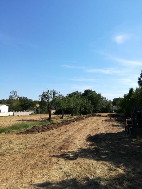 SAINT-SAUVEUR-D'AUNIS - 453 m2 - 59900euros